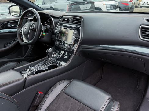 Certified 2023 Nissan Maxima SR w/ Sport Mat Group image 11