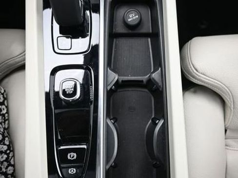 Used 2024 Volvo S60 B5 Ultimate image 11