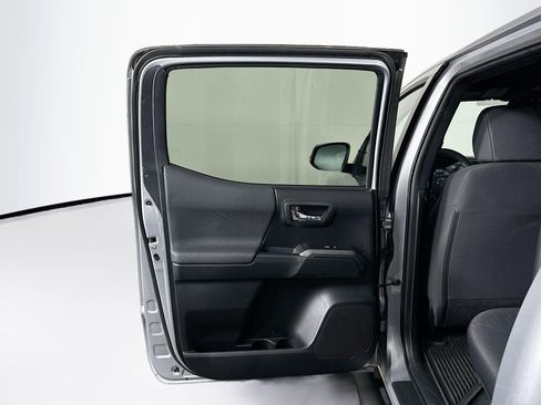 Used 2019 Toyota Tacoma TRD Off-Road image 25