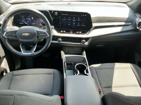 Used 2025 Chevrolet Equinox LT AWD/4WD image 11