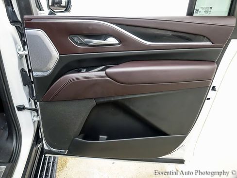 Certified 2023 Cadillac Escalade ESV Premium Luxury Platinum w/ Heavy-Duty Trailer Package image 27