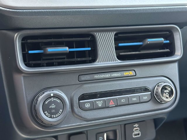 Used 2025 Ford Maverick Lobo AWD/4WD image 31