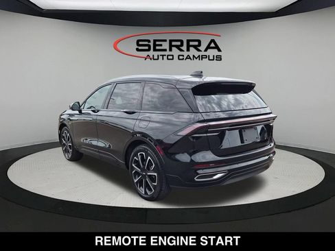 Used 2025 Lincoln Nautilus Reserve AWD/4WD image 11