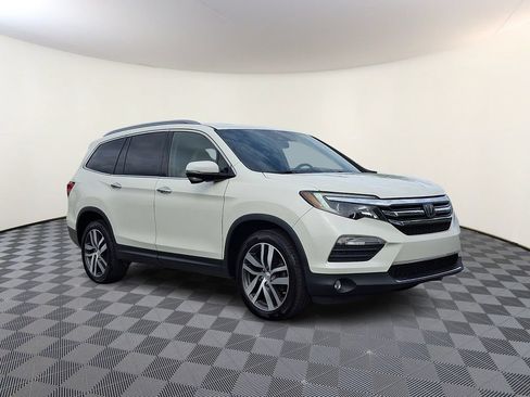 Used 2017 Honda Pilot Touring image 1