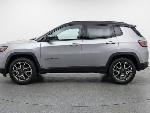 Used 2025 Jeep Compass Trailhawk AWD/4WD image 5