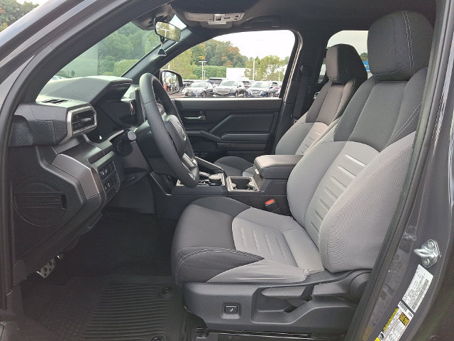 Used 2025 Toyota Tacoma TRD Sport AWD/4WD image 2