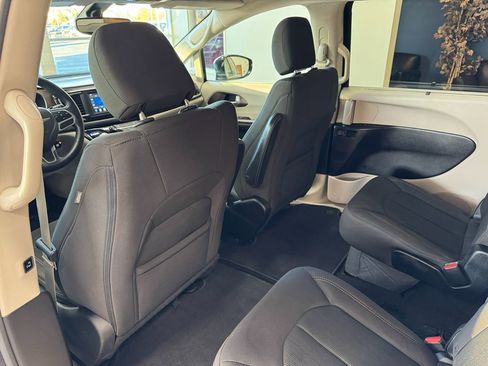 Used 2019 Chrysler Pacifica Touring Plus w/ Tire & Wheel Group image 38