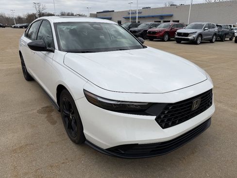 Used 2025 Honda Accord SE image 2