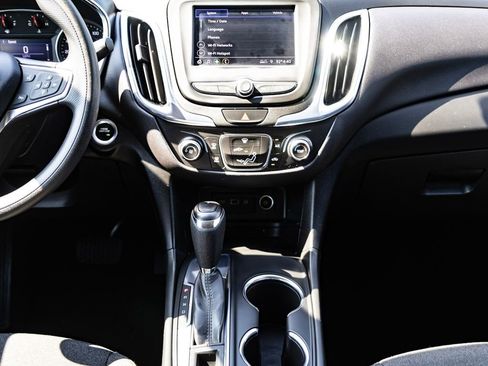 Used 2021 Chevrolet Equinox LT image 3