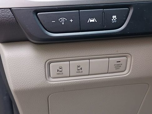 Used 2022 Kia Carnival LX FWD image 15