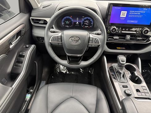 Used 2026 Toyota Highlander Limited AWD/4WD image 14
