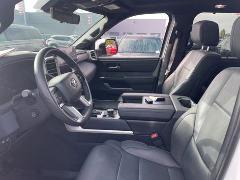 Used 2024 Toyota Sequoia Platinum image 5