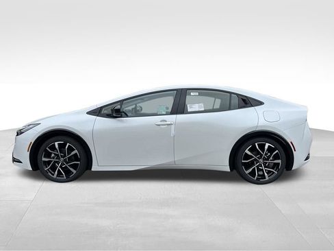 New 2026 Toyota Prius Plug-In Hybrid FWD image 2