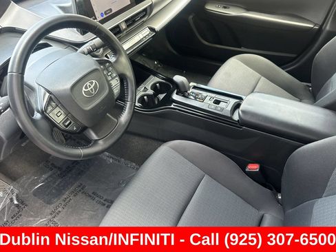 Used 2025 Toyota Prius LE FWD image 10