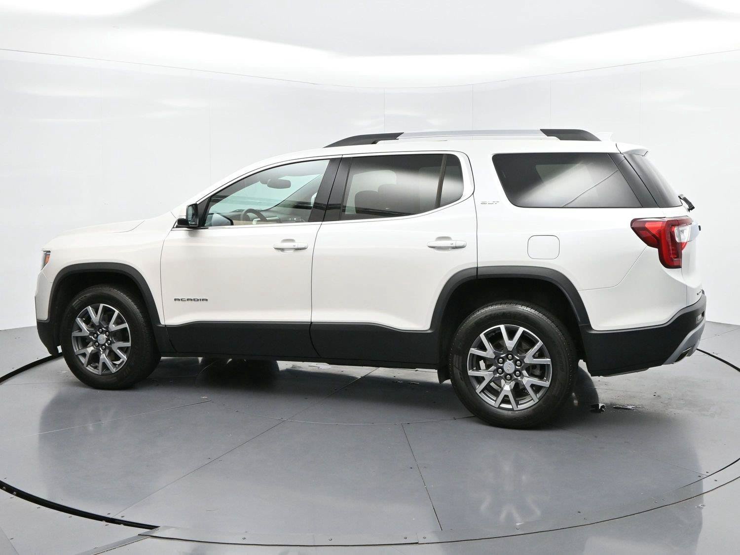 Used 2023 GMC Acadia SLT w/ LPO, Floor Liner Package AWD/4WD image 4