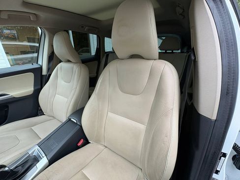 Used 2016 Volvo XC60 T6 w/ Proximity Package AWD/4WD image 29