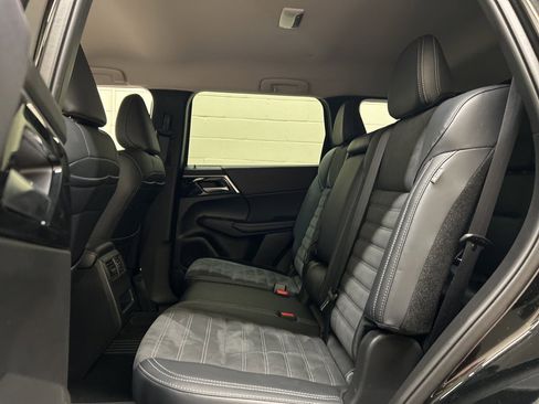 Used 2024 Mitsubishi Outlander SE image 8