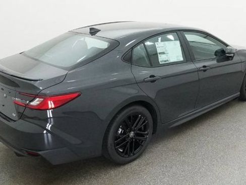 New 2026 Toyota Camry Hybrid FWD image 16