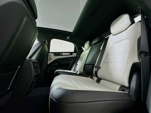 New 2026 Porsche Cayenne image 23