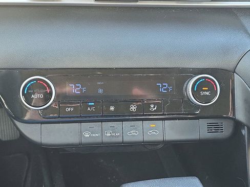 Used 2023 Hyundai Elantra SEL image 24