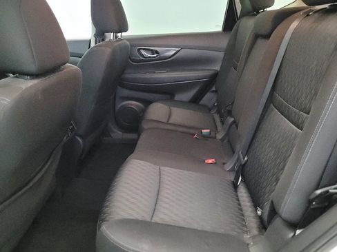 Used 2019 Nissan Rogue SV image 18