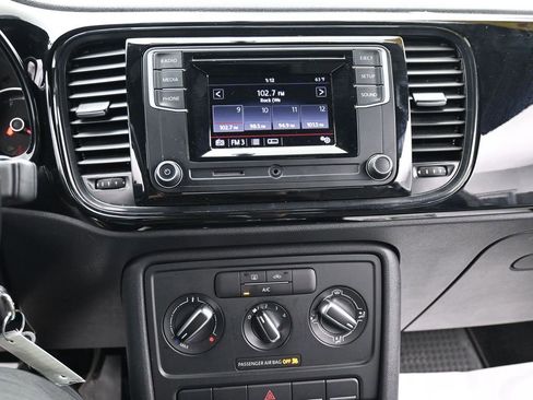 Used 2019 Volkswagen Beetle 2.0T S image 19