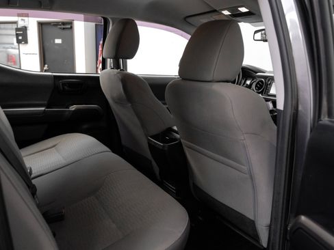 Used 2017 Toyota Tacoma SR5 image 31