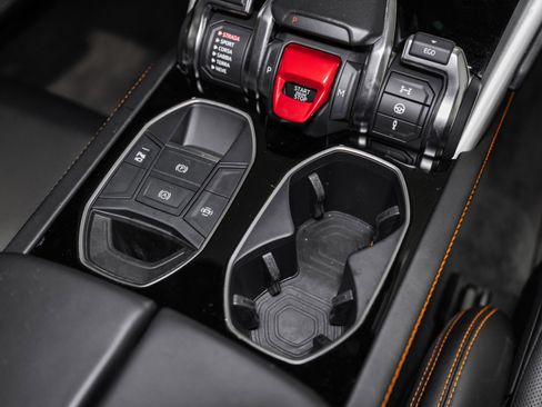 Used 2020 Lamborghini Urus image 45