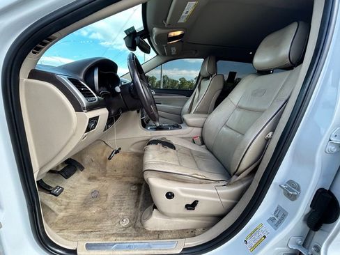 Used 2018 Jeep Grand Cherokee Overland AWD/4WD image 13