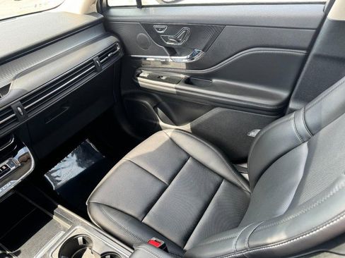 Certified 2023 Lincoln Corsair AWD w/ Equipment Group 101A image 11