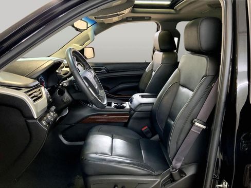 Used 2017 GMC Yukon SLT w/ Premium Edition AWD/4WD image 7