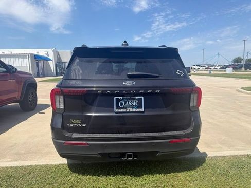 Used 2025 Ford Explorer Active RWD image 3