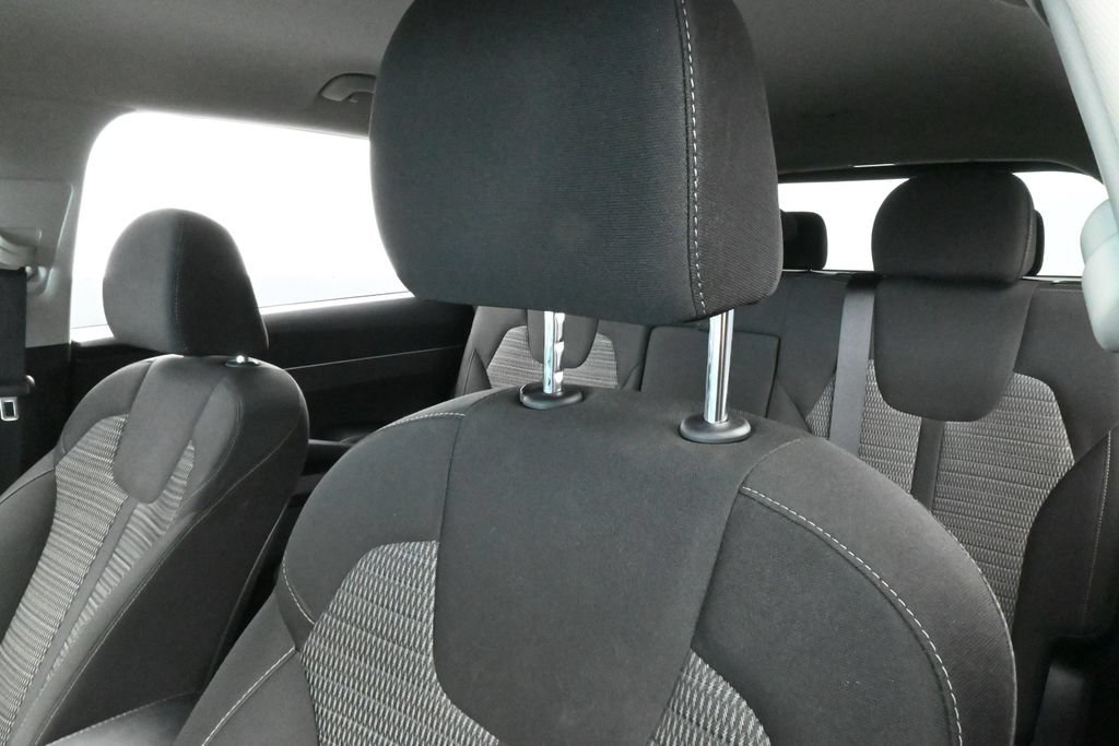 Used 2023 Kia Sorento LX FWD image 17