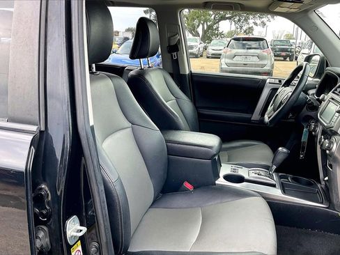 Used 2017 Toyota 4Runner SR5 Premium image 30