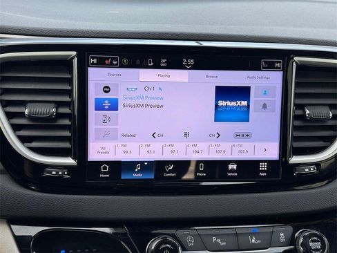 Used 2024 Chrysler Pacifica Touring-L image 15