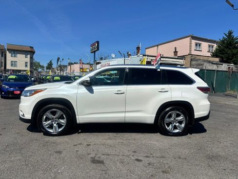 Used 2016 Toyota Highlander Limited w/ Driver Technology Package AWD/4WD image 3