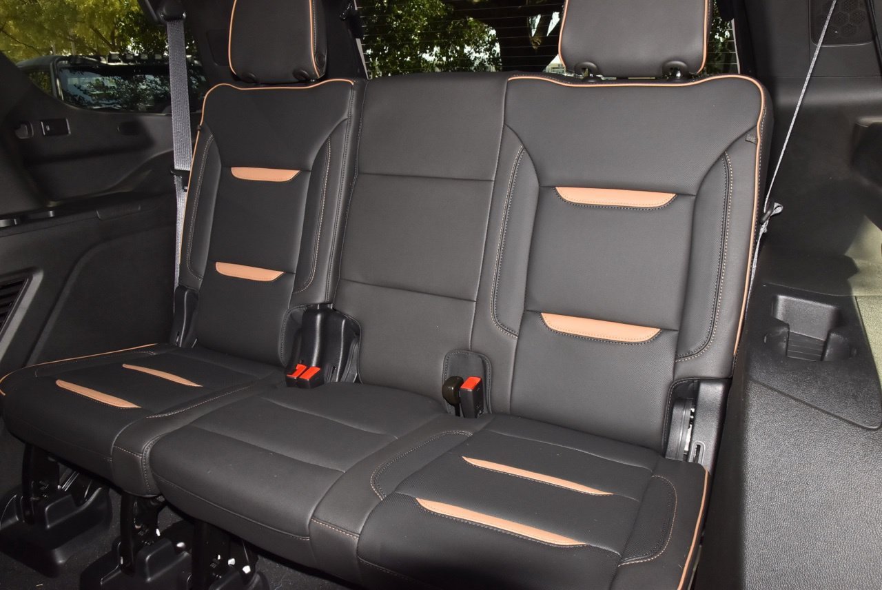 Used 2024 GMC Yukon AT4 w/ Technology Package AWD/4WD image 15