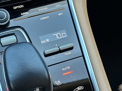 Used 2019 Porsche Panamera RWD image 29