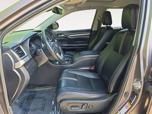 Used 2019 Toyota Highlander SE AWD/4WD image 9