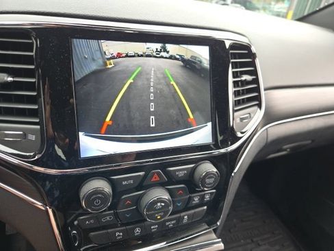 Used 2020 Jeep Grand Cherokee Limited RWD image 15