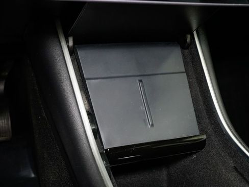 Used 2021 Tesla Model Y Long Range image 16