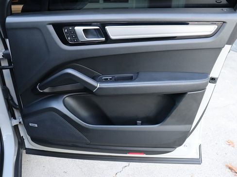 Used 2022 Porsche Cayenne Platinum Edition image 48