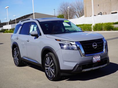 Used 2022 Nissan Pathfinder Platinum w/ Cargo Package