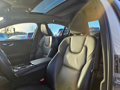 Used 2021 Volvo S60 T8 Inscription w/ Climate Package image 24