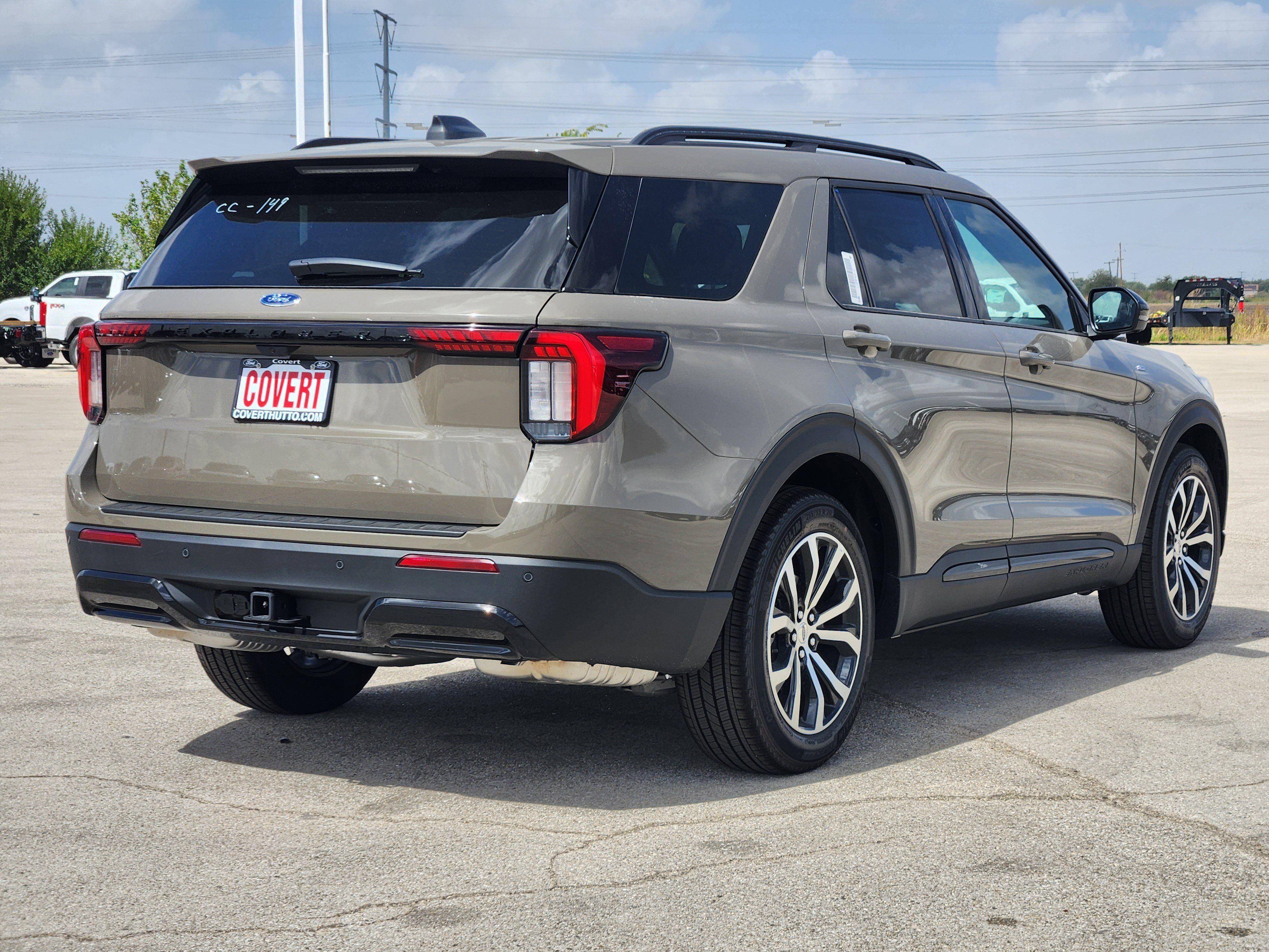 New 2026 Ford Explorer ST-Line RWD image 3