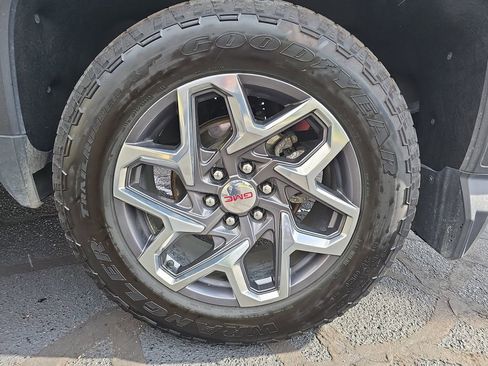 Used 2023 GMC Sierra 1500 SLT w/ SLT Premium Package image 32