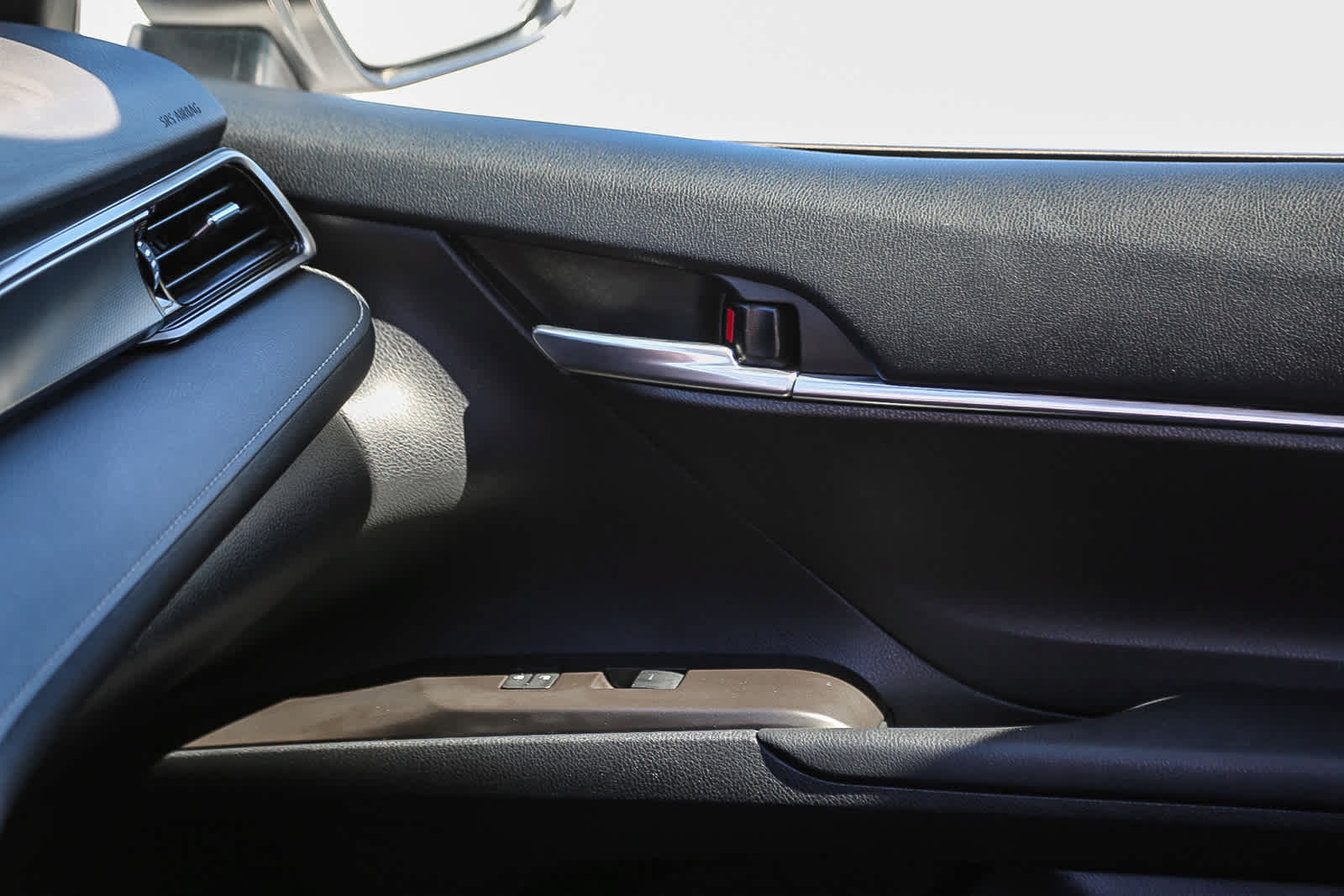 Used 2024 Toyota Camry SE w/ Audio Upgrade Package FWD image 21