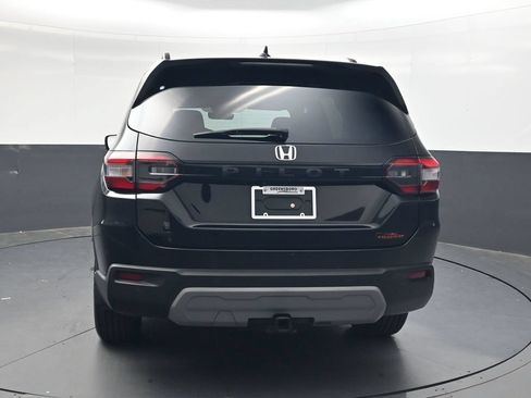 Certified 2023 Honda Pilot TrailSport image 5