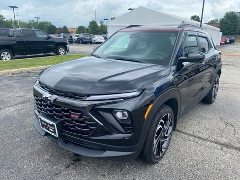 Used 2024 Chevrolet TrailBlazer RS w/ Convenience Package AWD/4WD image 3