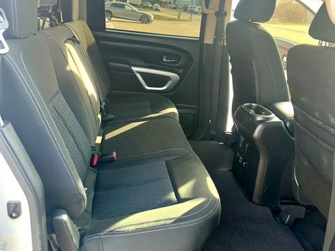 Used 2019 Nissan Titan SV w/ SV Convenience Package RWD image 14